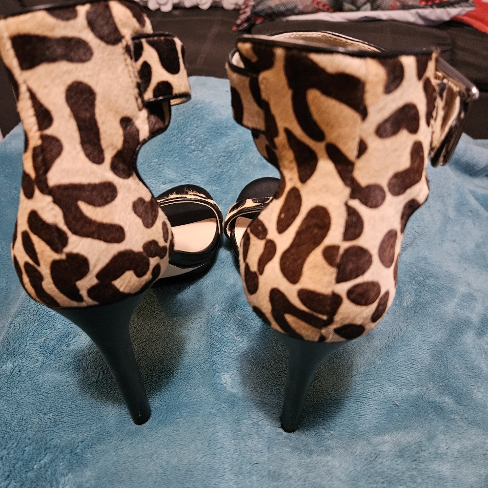 Calvin Klein Leopard Print Ankle Strap Sandals - Picture 6 of 8